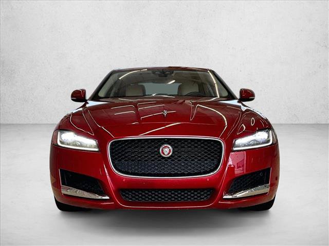 Used 2018 Jaguar XF Premium RWD image 3