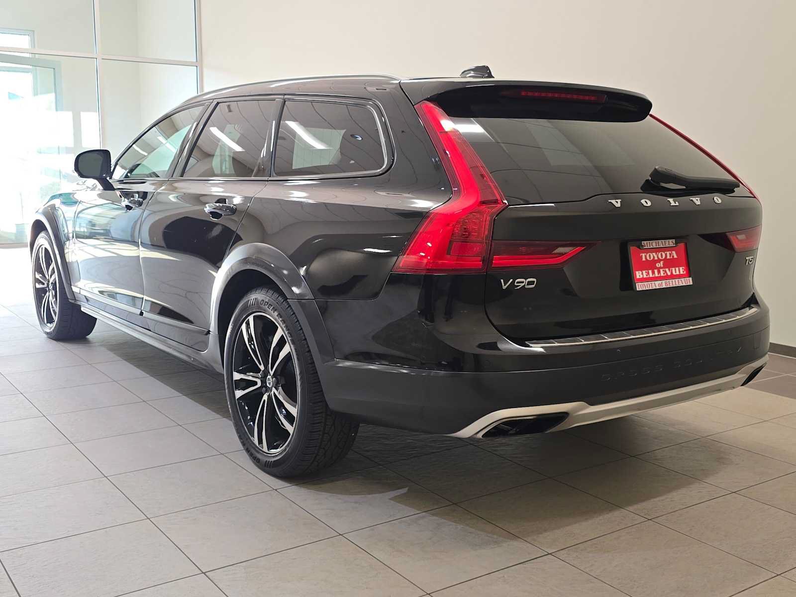 Used 2019 Volvo V90 T5 Cross Country AWD/4WD image 4