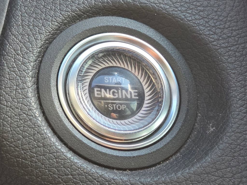 Used 2020 Mercedes-Benz C 300 4MATIC Sedan image 37