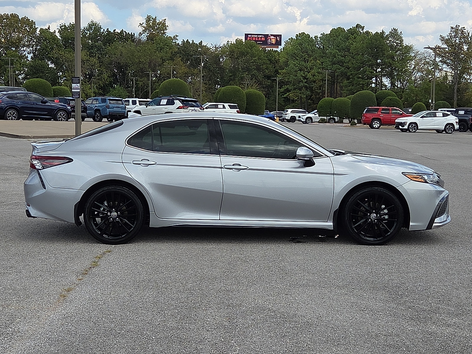 Used 2024 Toyota Camry XSE FWD image 6