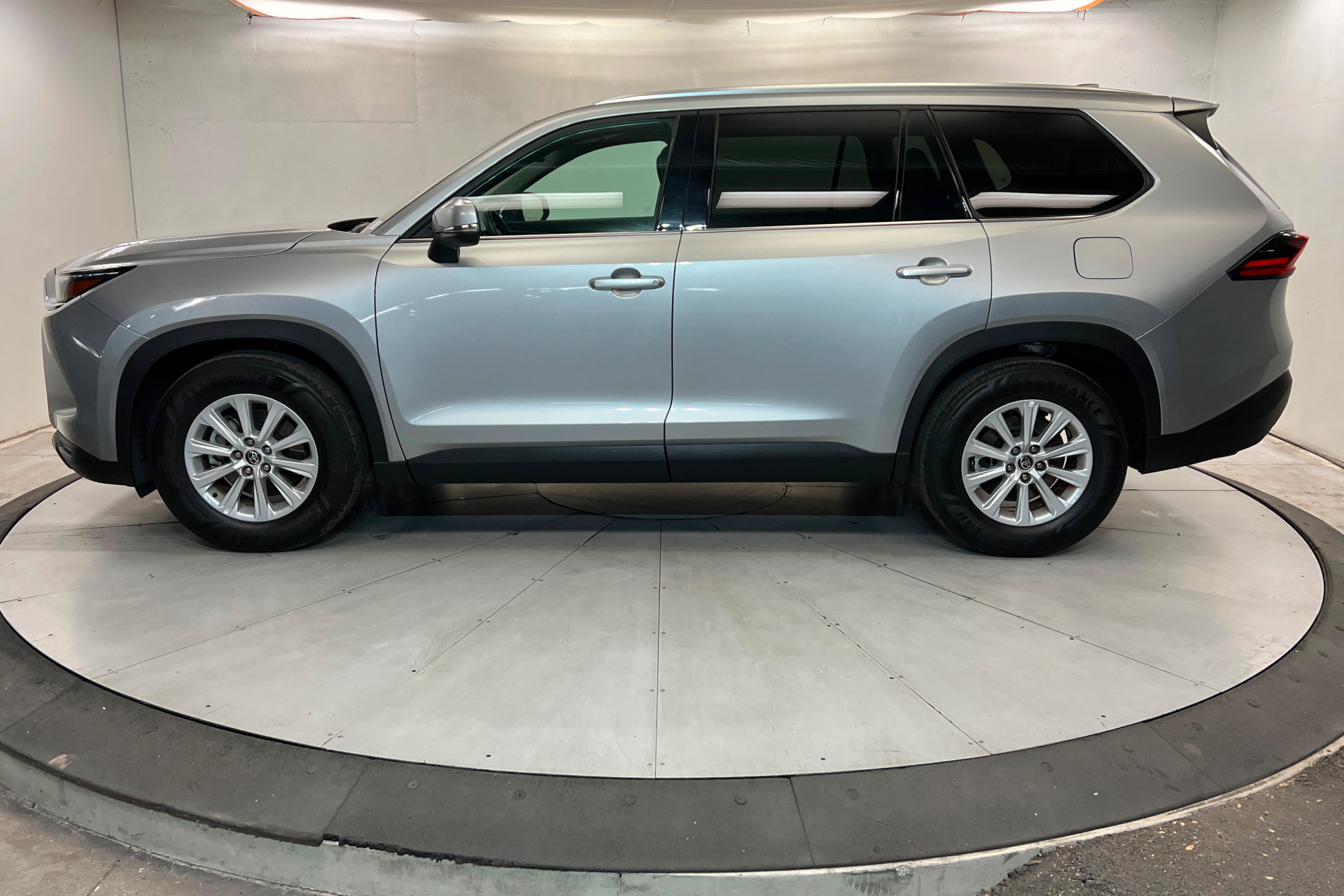 Certified 2025 Toyota Grand Highlander AWD image 2