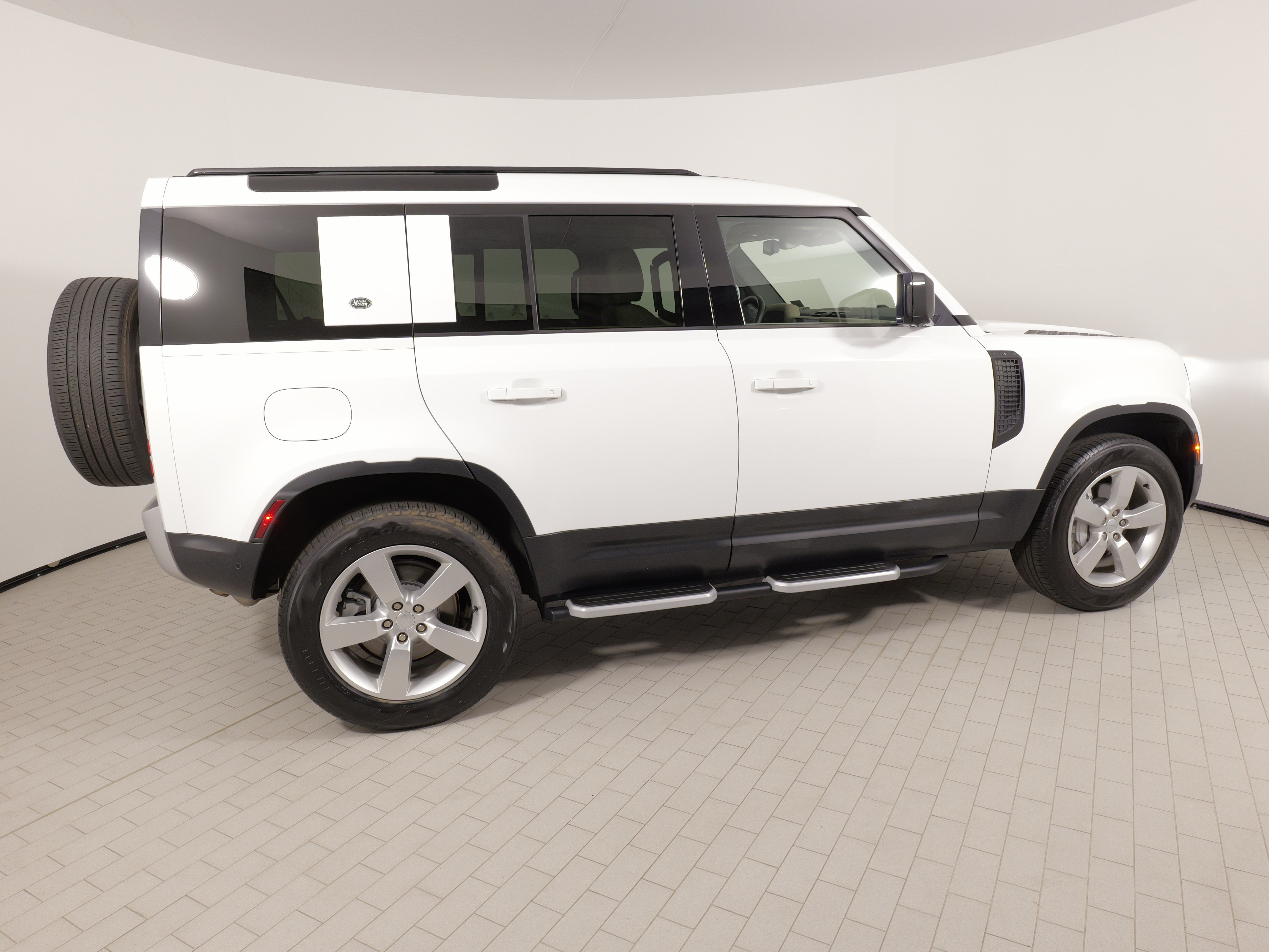 Used 2022 Land Rover Defender 110 SE AWD/4WD image 10