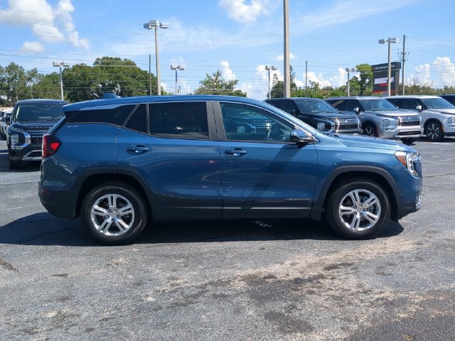 Used 2024 GMC Terrain SLE AWD/4WD image 5