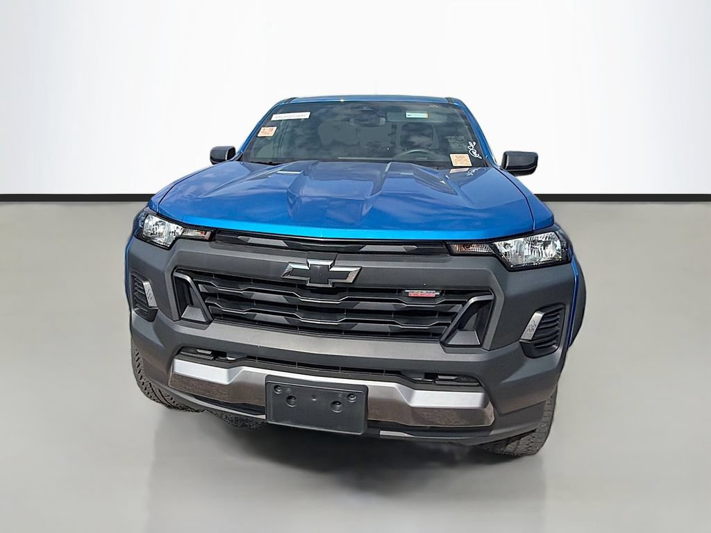 Used 2024 Chevrolet Colorado Trail Boss w/ Advanced Trailering Package AWD/4WD image 2