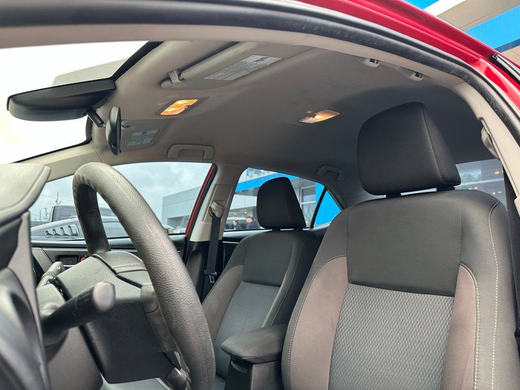 Used 2018 Toyota Corolla LE FWD image 14