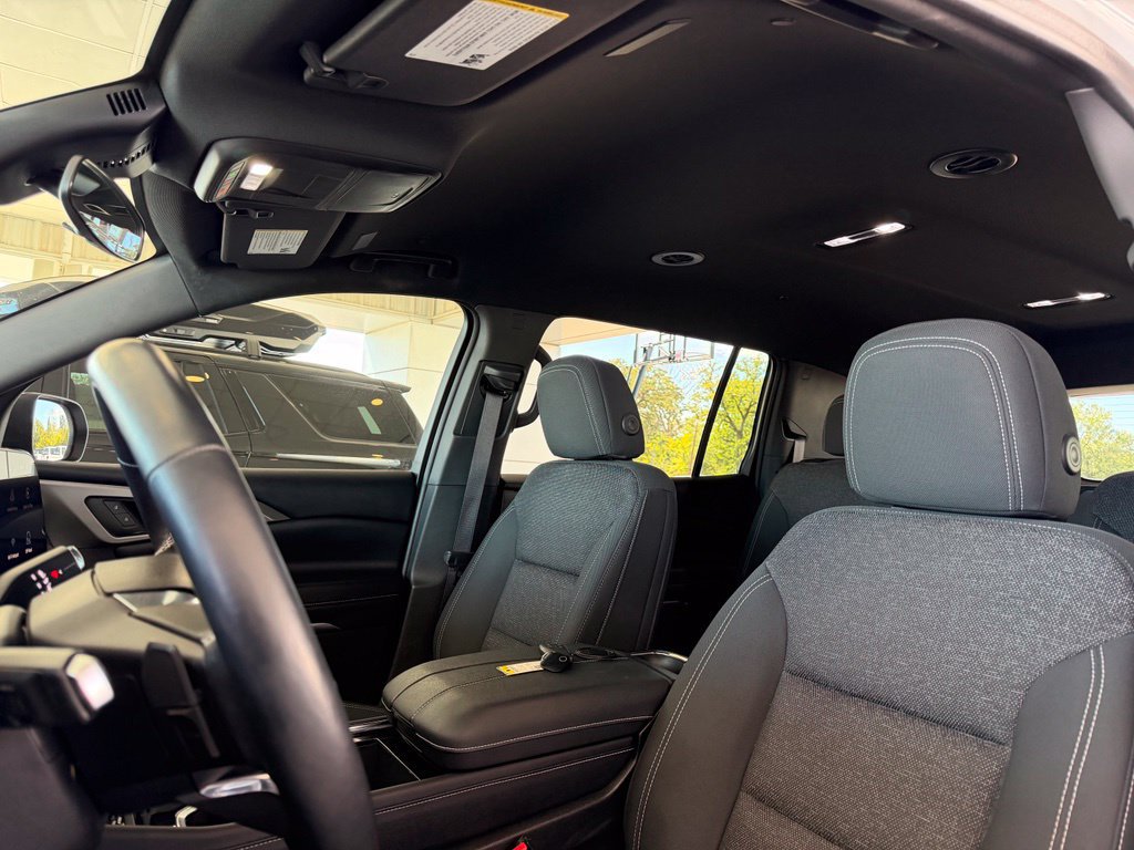 Used 2025 Chevrolet Traverse LT w/ LPO, Floor Liner Package FWD image 17