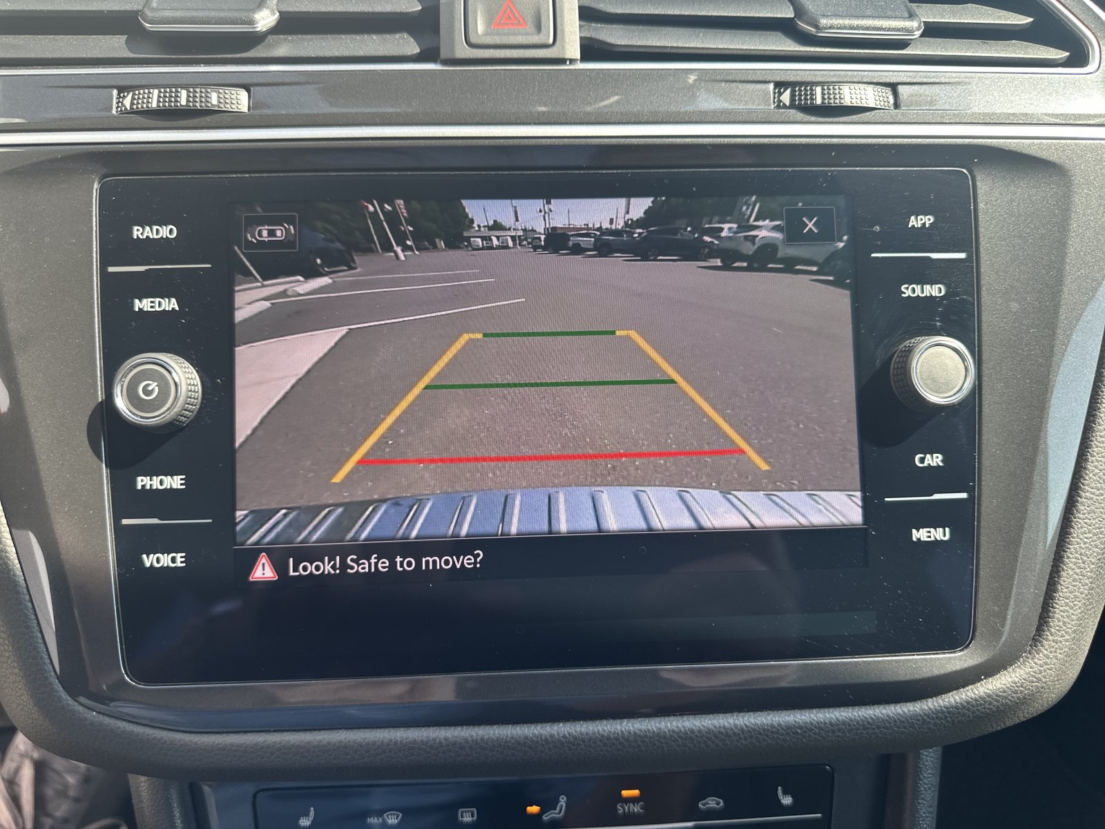 Used 2024 Volkswagen Tiguan SE FWD image 17
