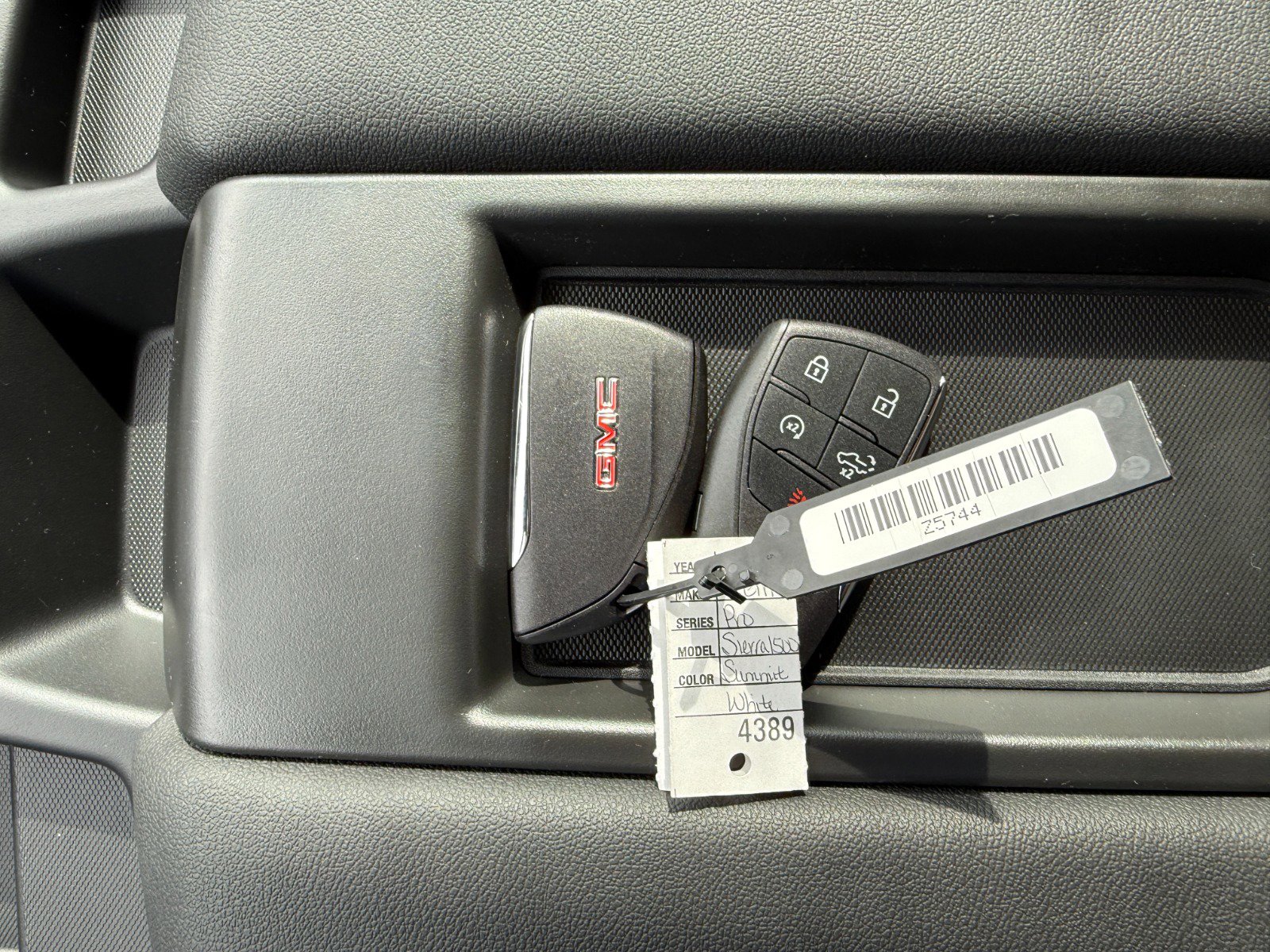 New 2026 GMC Sierra 1500 Pro w/ Graphite Edition image 32