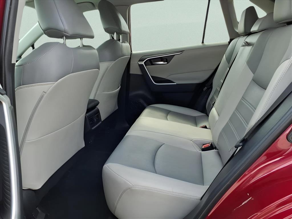 Used 2020 Toyota RAV4 XLE Premium image 19
