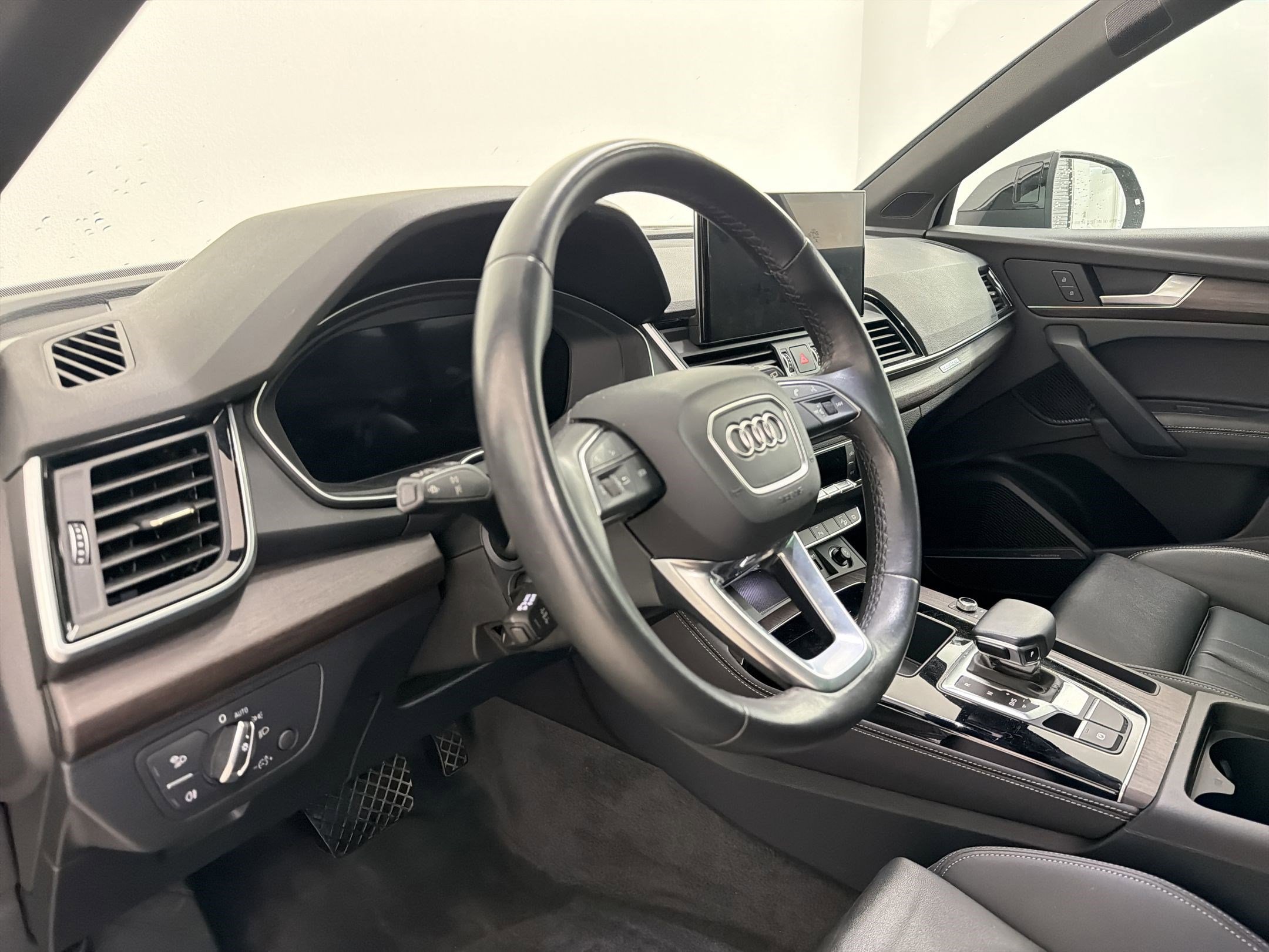 Certified 2023 Audi Q5 2.0T Premium Plus w/ Premium Plus Package AWD/4WD image 4