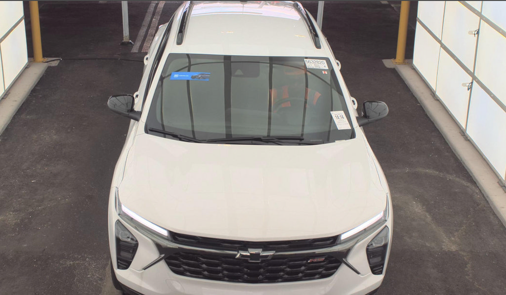 Used 2025 Chevrolet Trax RS w/ Driver Confidence Package FWD image 3