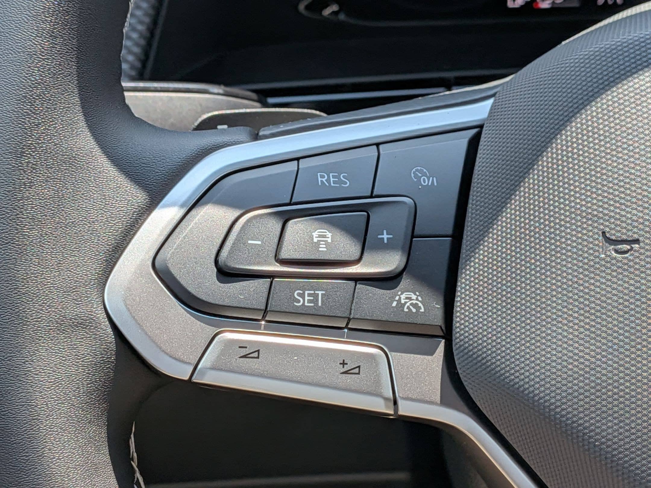 New 2026 Volkswagen Atlas Cross Sport SEL AWD/4WD image 18