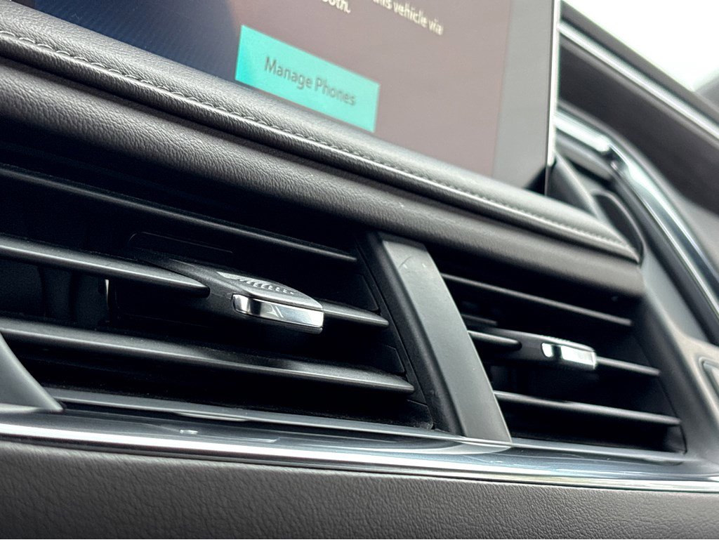 Used 2024 Chevrolet Suburban LT image 11