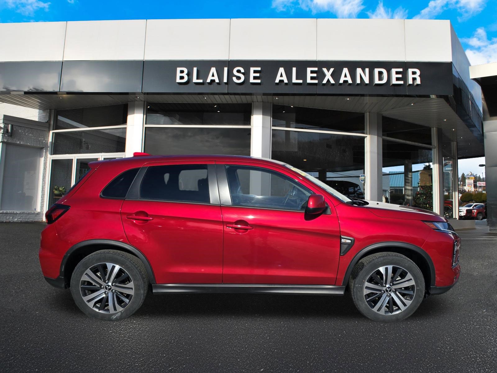 Used 2025 Mitsubishi Outlander Sport ES image 2