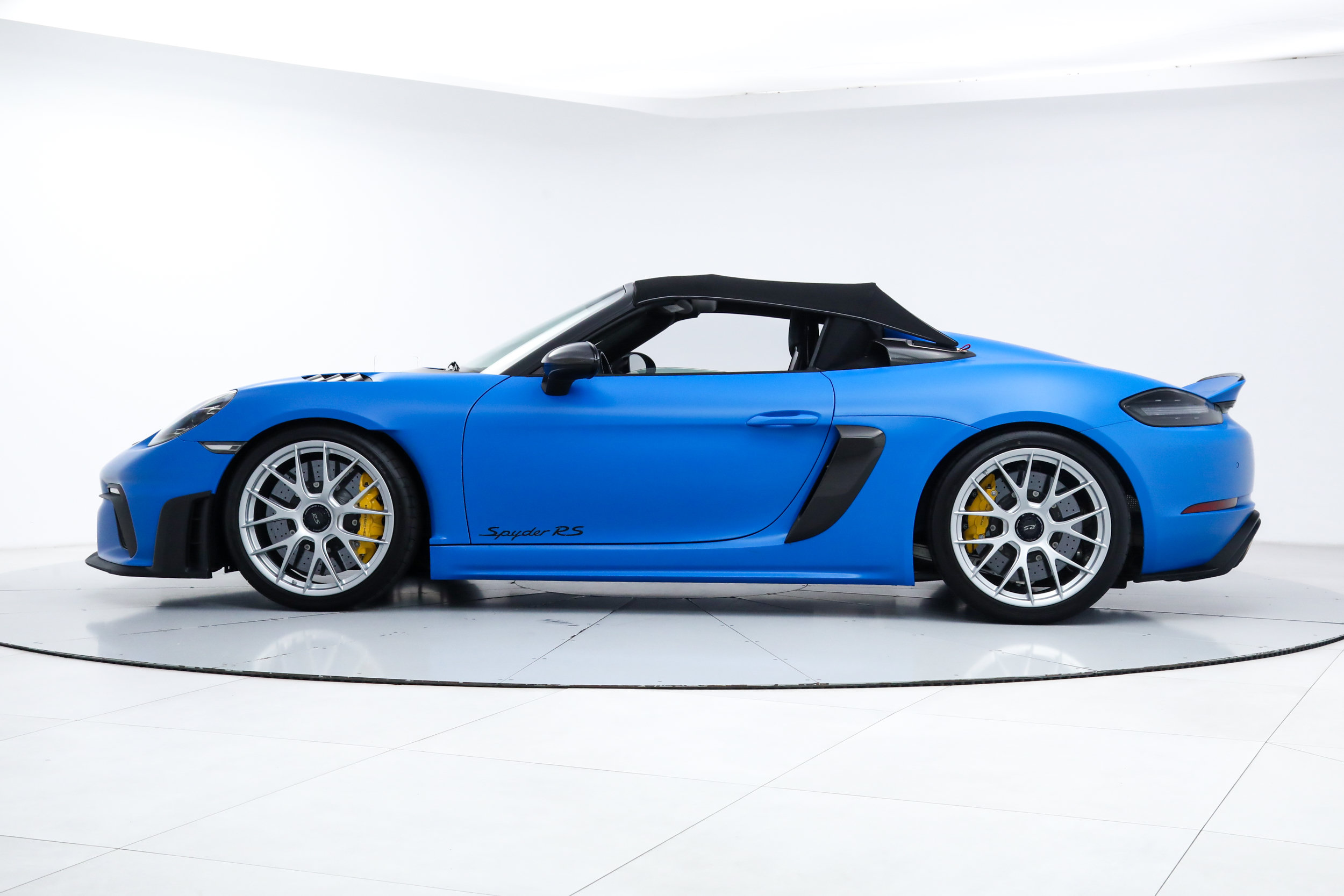 Used 2024 Porsche 718 Boxster Spyder RS RWD image 3