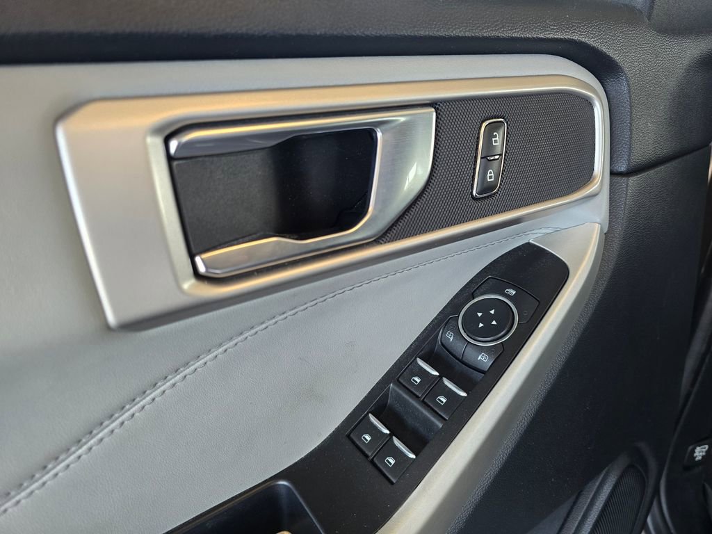 Used 2021 Ford Explorer XLT image 24