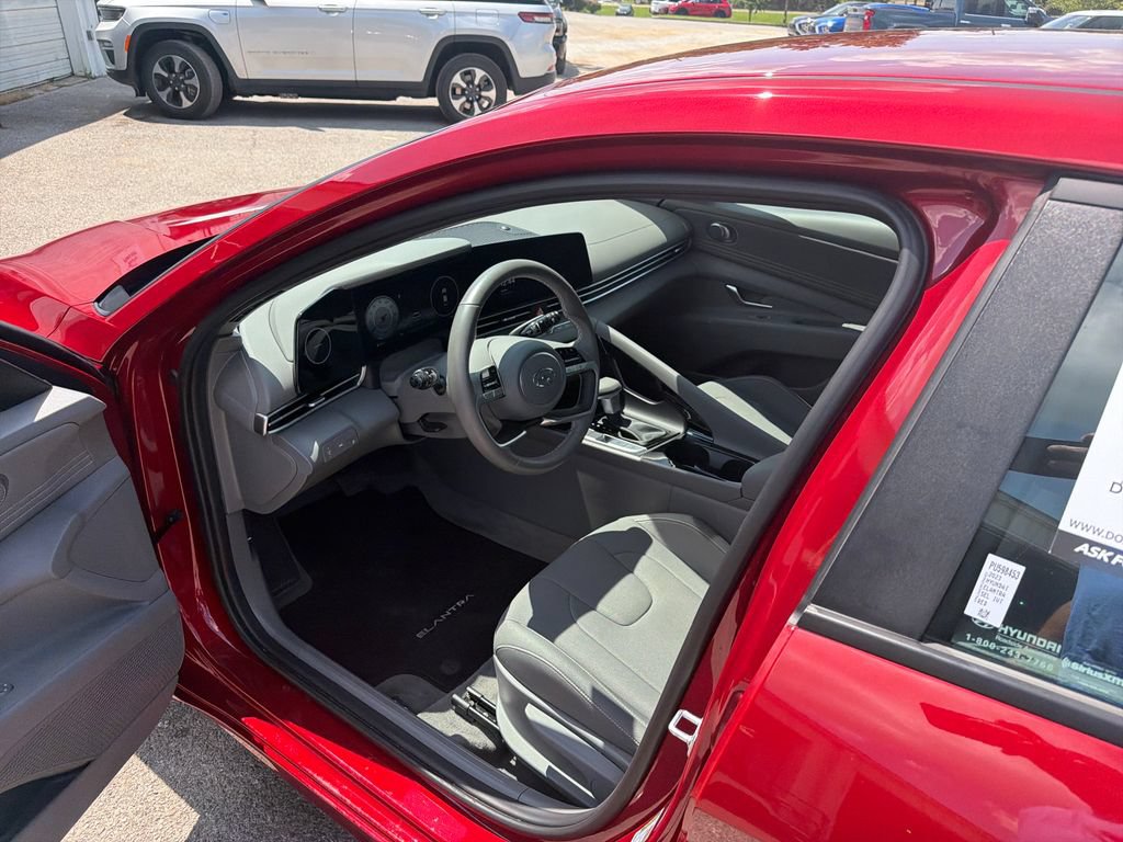 Used 2023 Hyundai Elantra SEL w/ Convenience Package FWD image 15