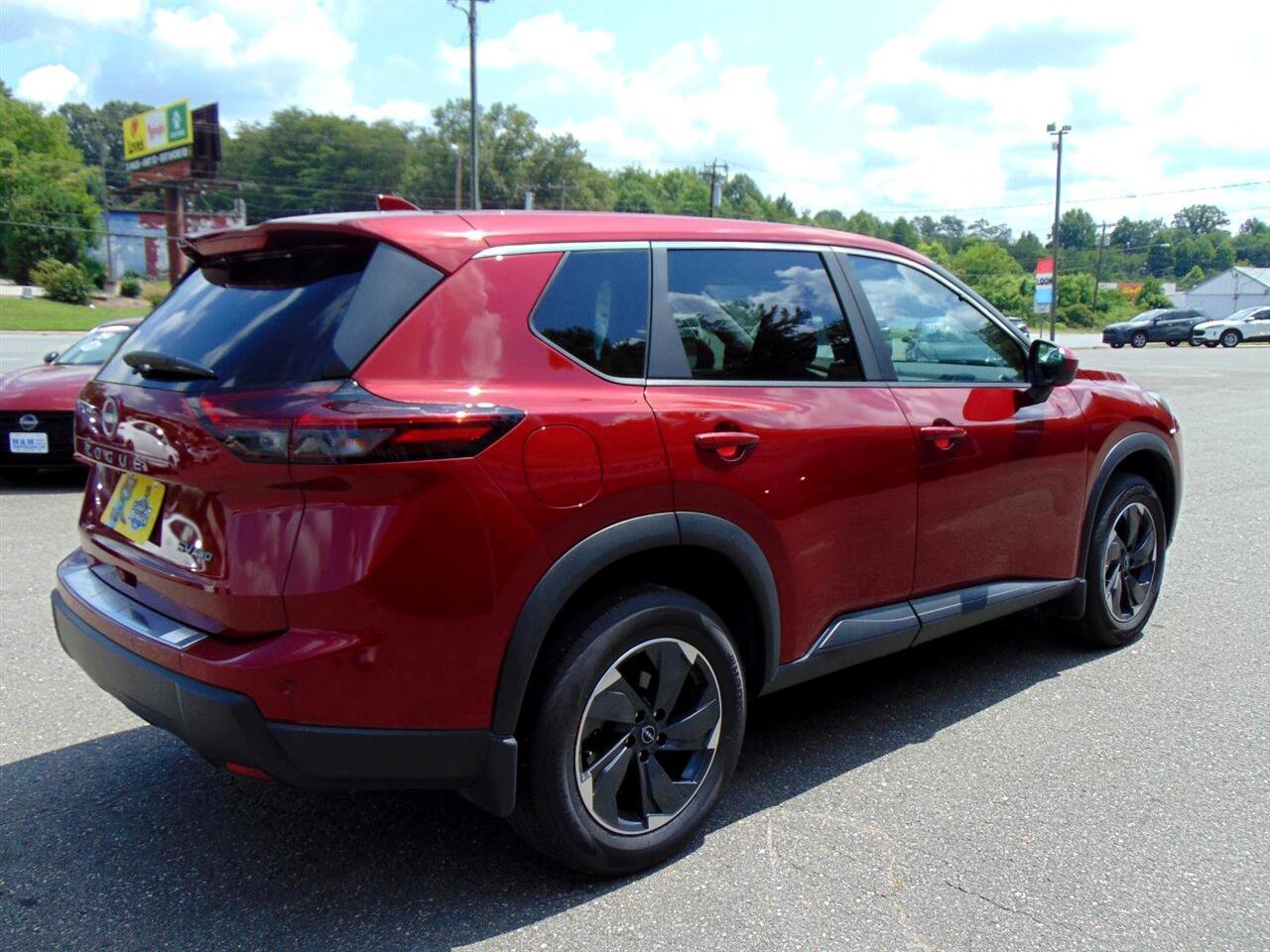 Used 2024 Nissan Rogue SV image 5