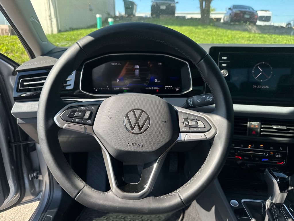 Used 2025 Volkswagen Jetta SE w/ Sunroof Package FWD image 45