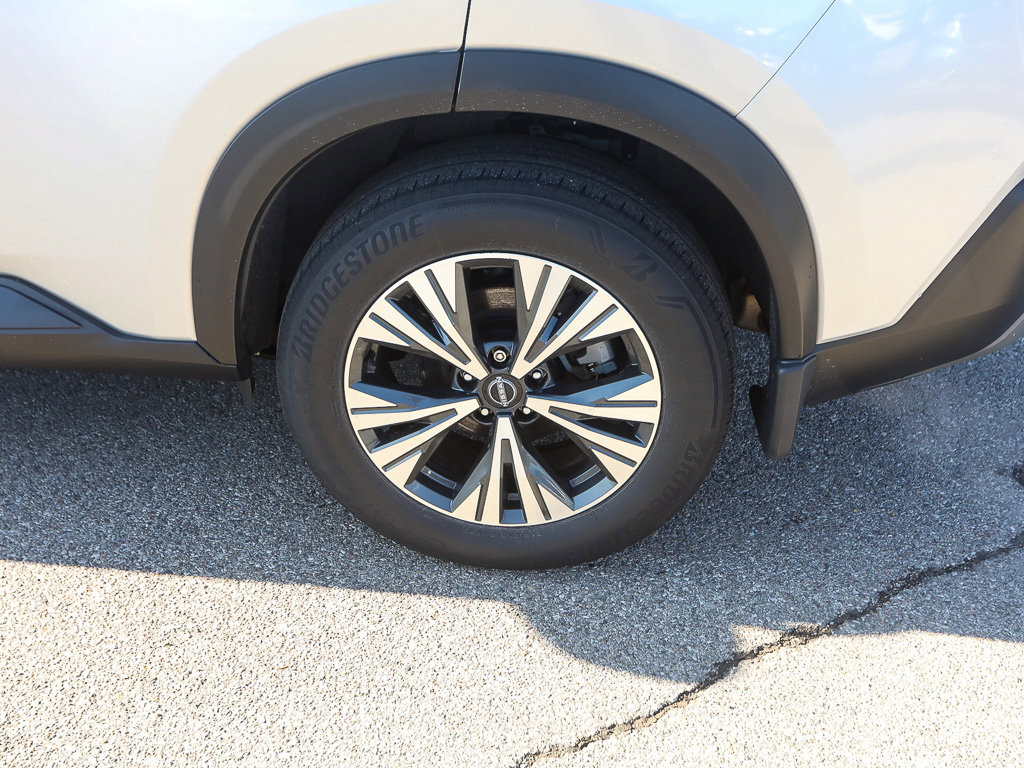 Used 2023 Nissan Rogue SV image 12
