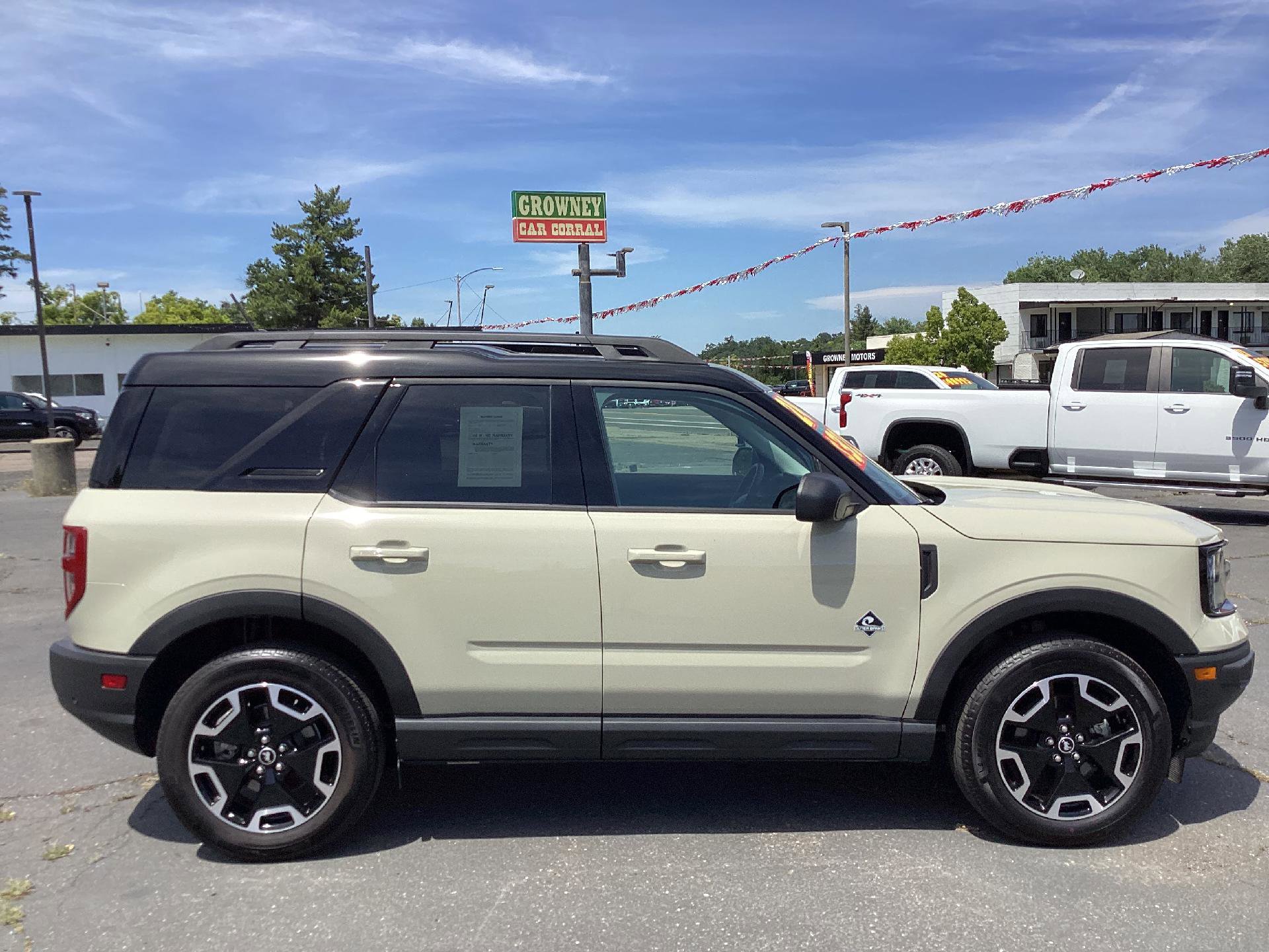Used 2024 Ford Bronco Sport Outer Banks w/ Tech Package AWD/4WD image 2