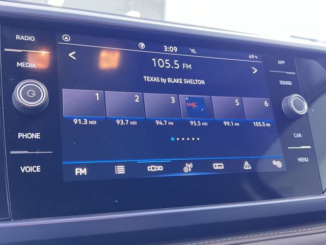 Used 2024 Volkswagen Taos SE image 16