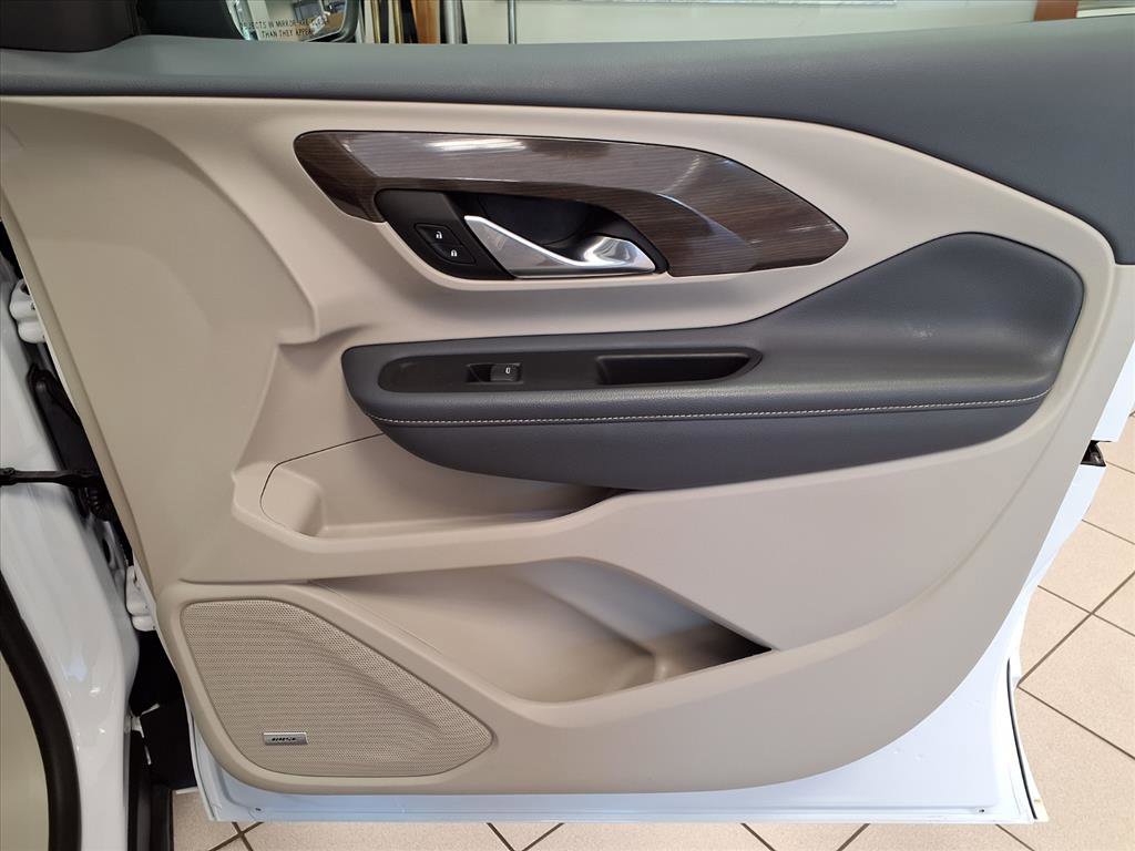 Used 2024 GMC Terrain Denali image 12