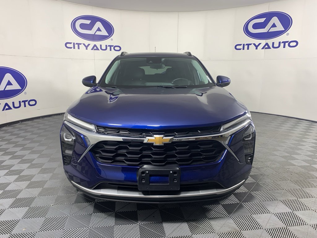 Used 2024 Chevrolet Trax LT w/ Sunroof Package image 9