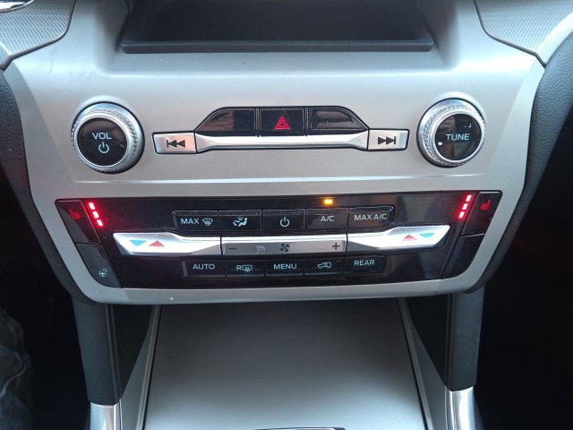 Used 2023 Ford Explorer ST-Line AWD/4WD image 34
