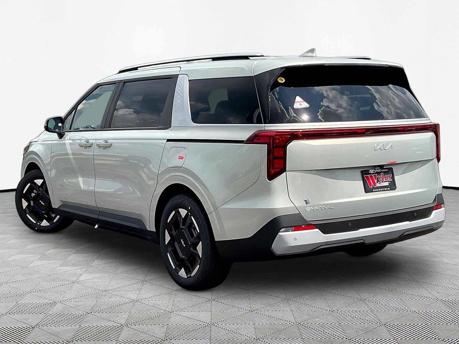 New 2027 Kia Carnival EX FWD image 4
