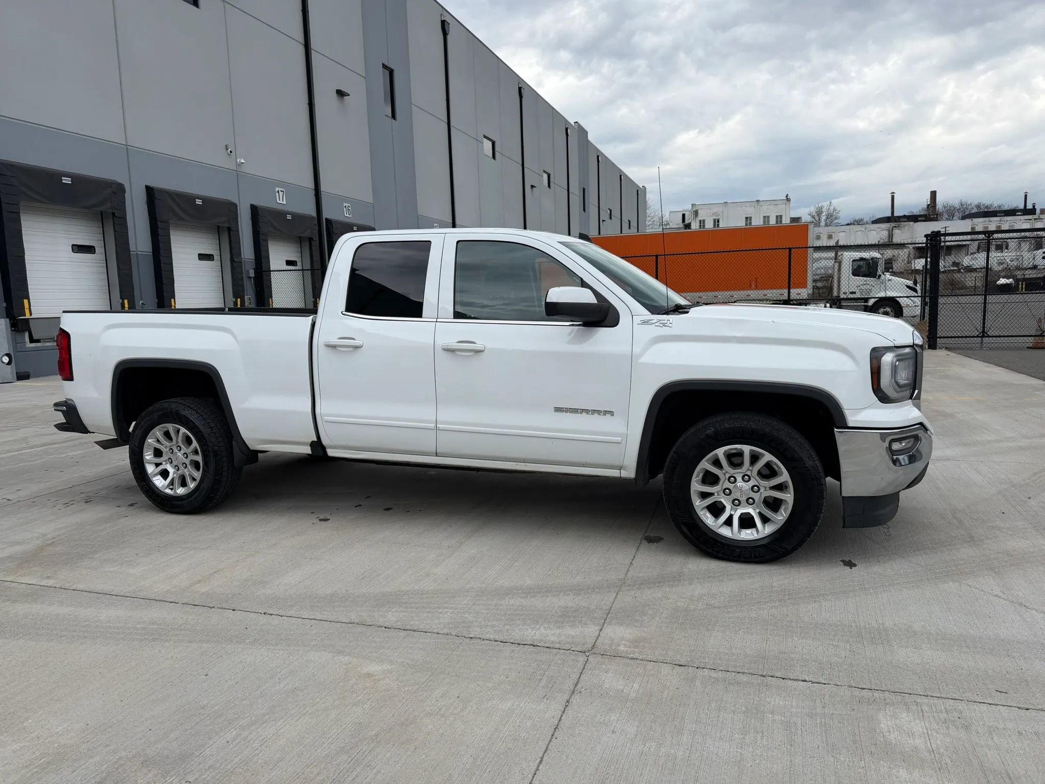 Used 2018 GMC Sierra 1500 SLE w/ SLE Value Package image 8
