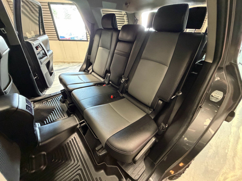 Used 2017 Toyota 4Runner SR5 AWD/4WD image 8