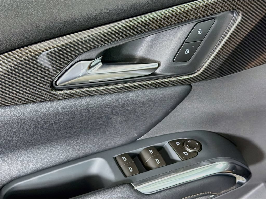 New 2027 Chevrolet Traverse Z71 w/ LPO, Floor Liner Package AWD/4WD image 17