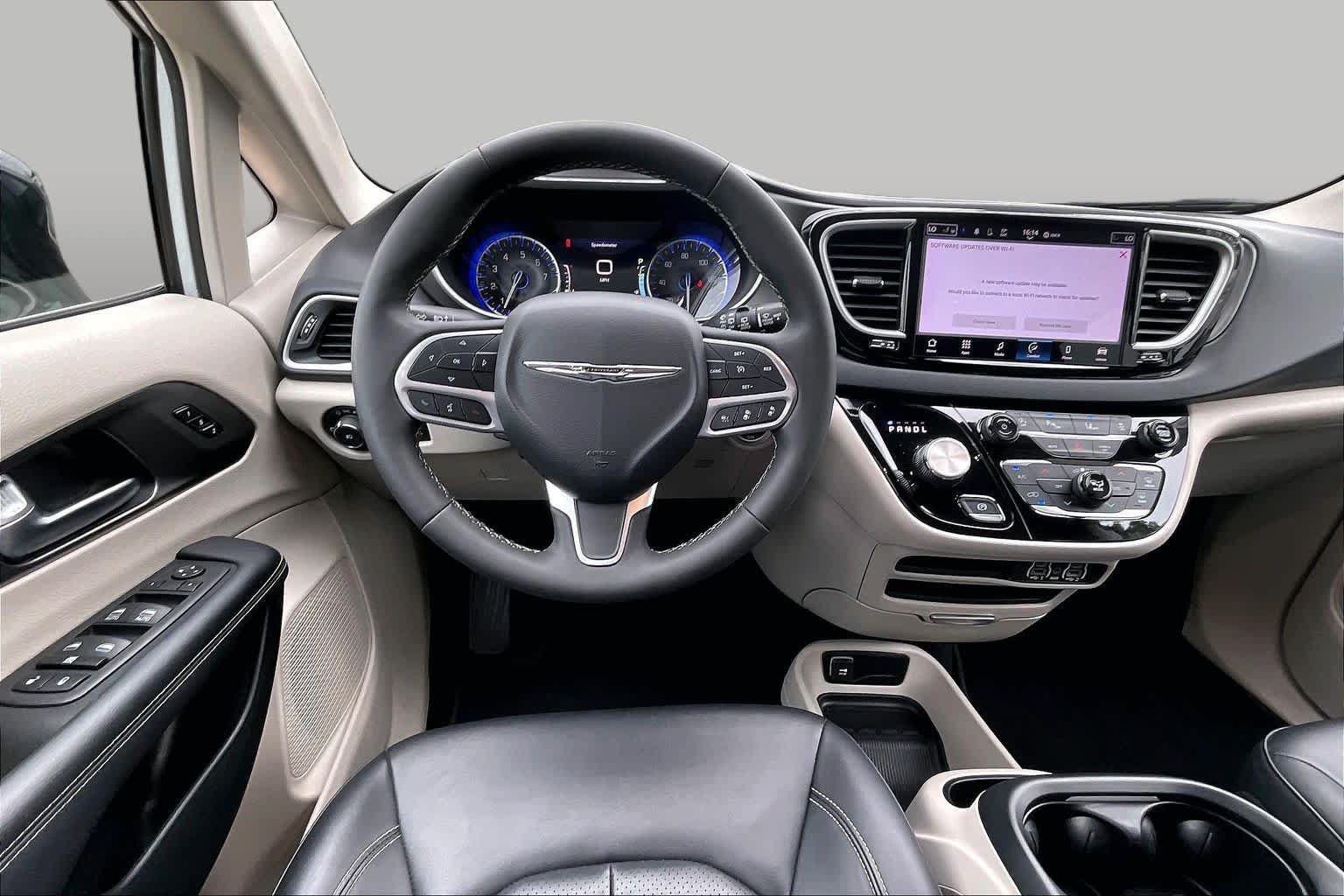Used 2024 Chrysler Pacifica Touring-L FWD image 6