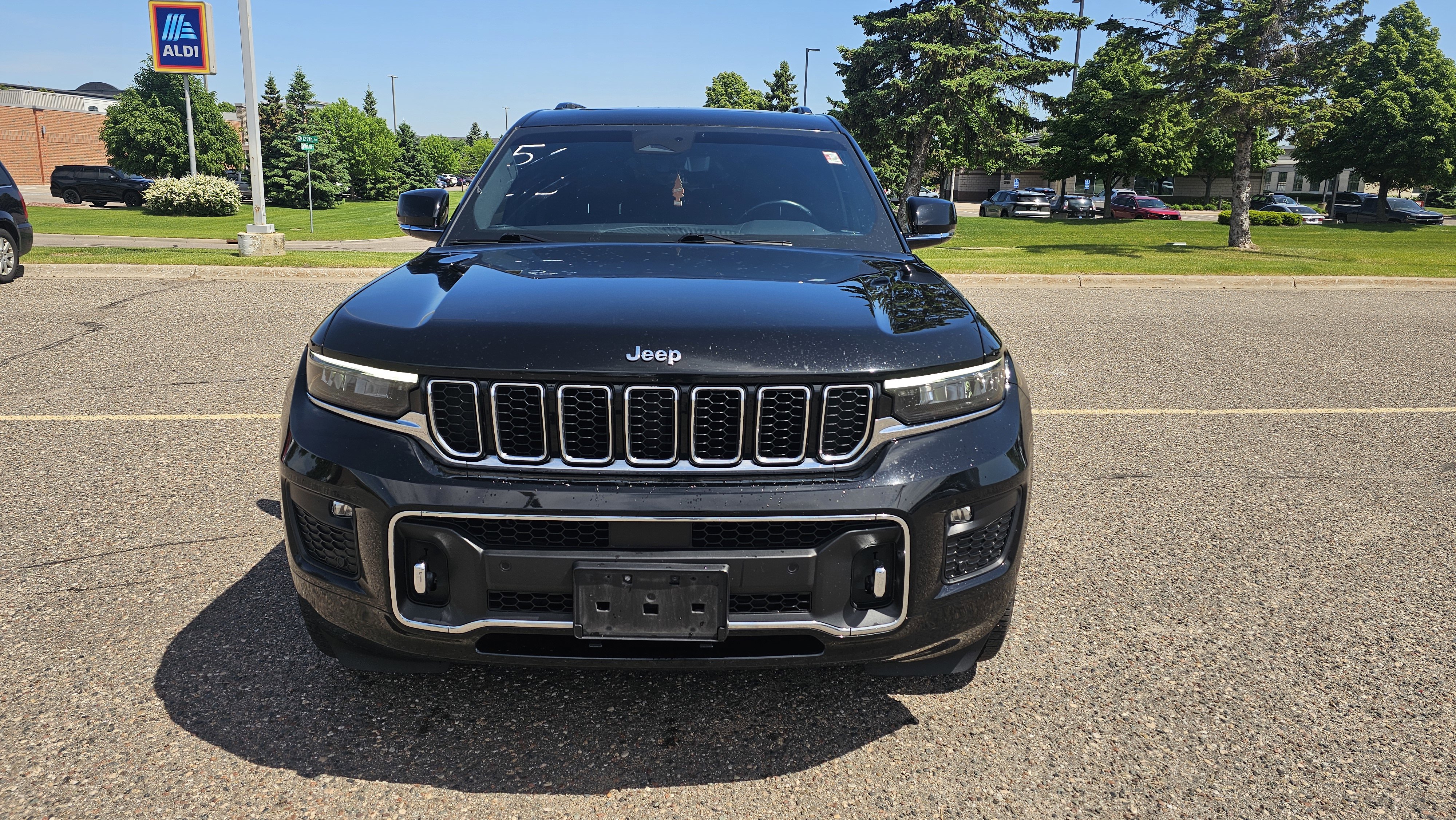 Used 2022 Jeep Grand Cherokee L Overland w/ Luxury Tech Group IV AWD/4WD image 2