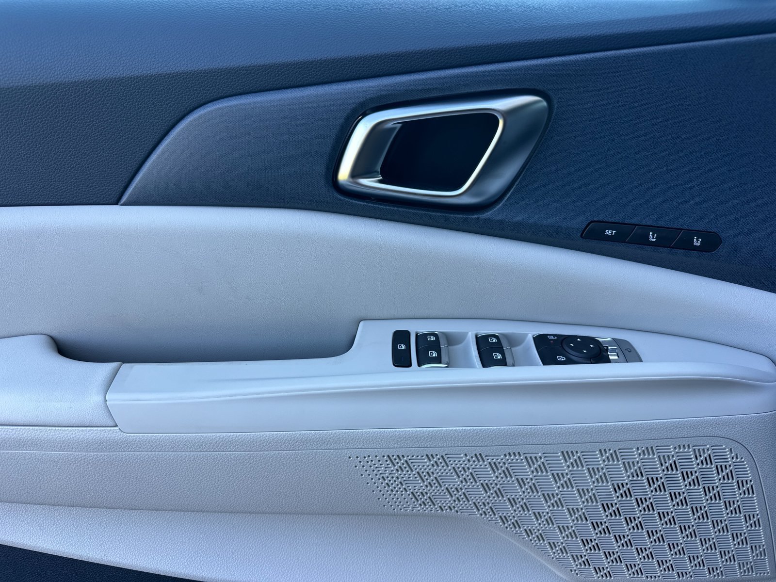 New 2026 Kia Carnival EX FWD image 11