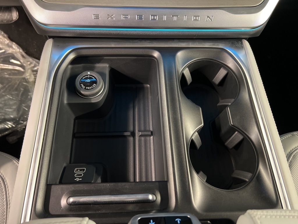 New 2026 Ford Expedition Max Platinum w/ Driver's Package image 15