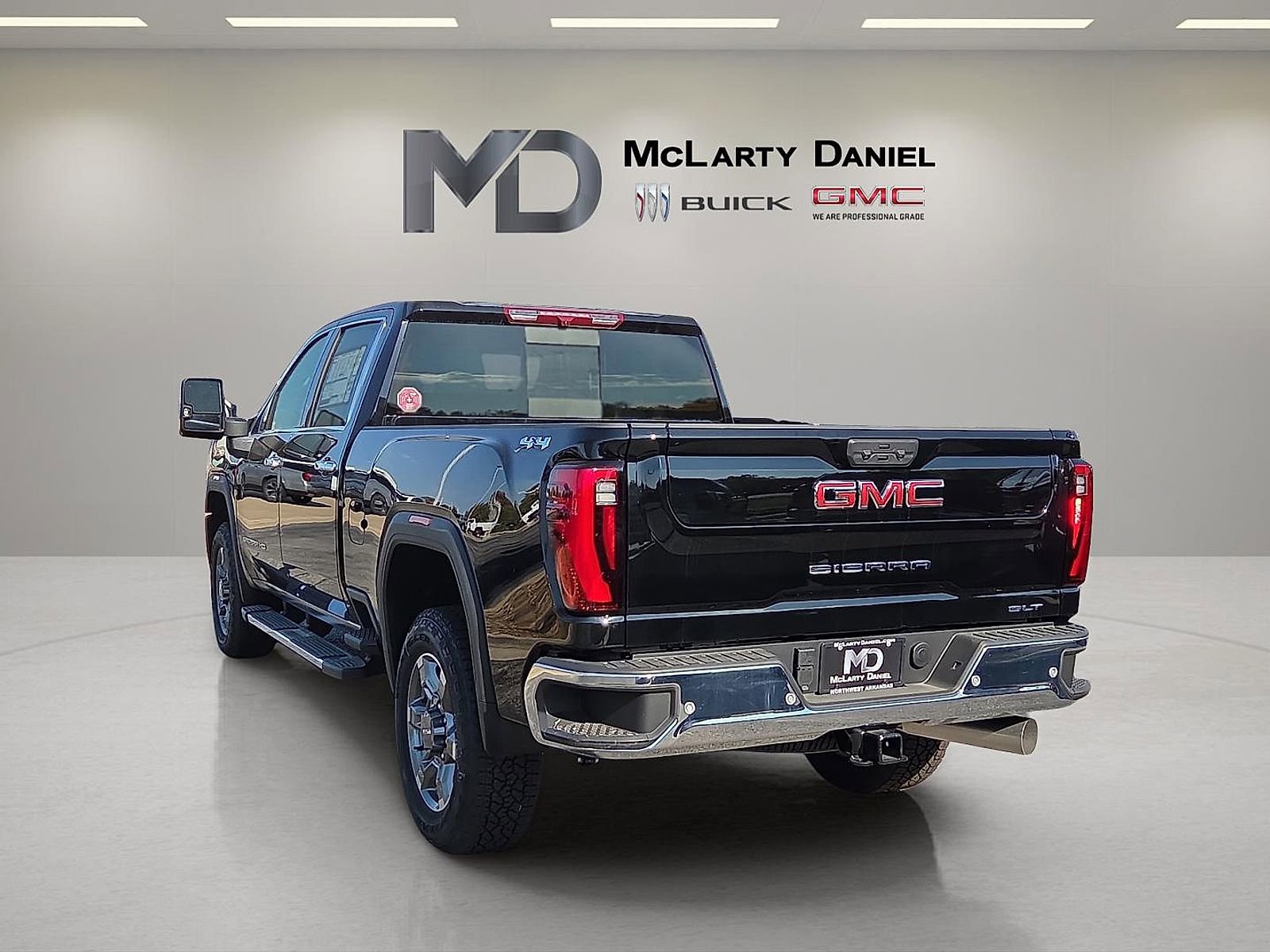 New 2025 GMC Sierra 2500 SLT w/ SLT Convenience Package AWD/4WD image 4