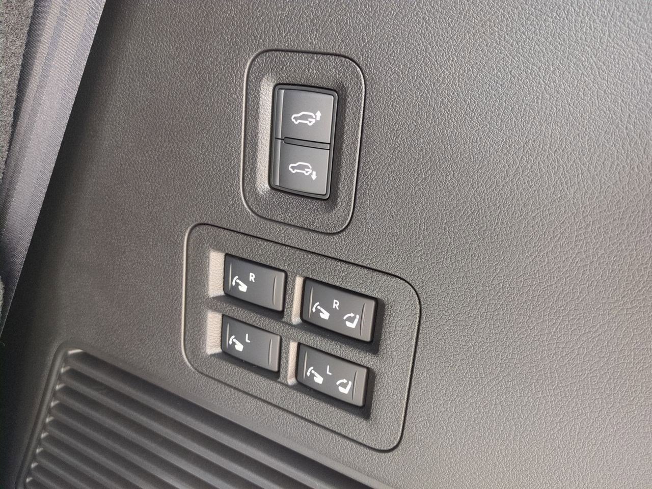 New 2025 Nissan Armada Platinum Reserve image 36