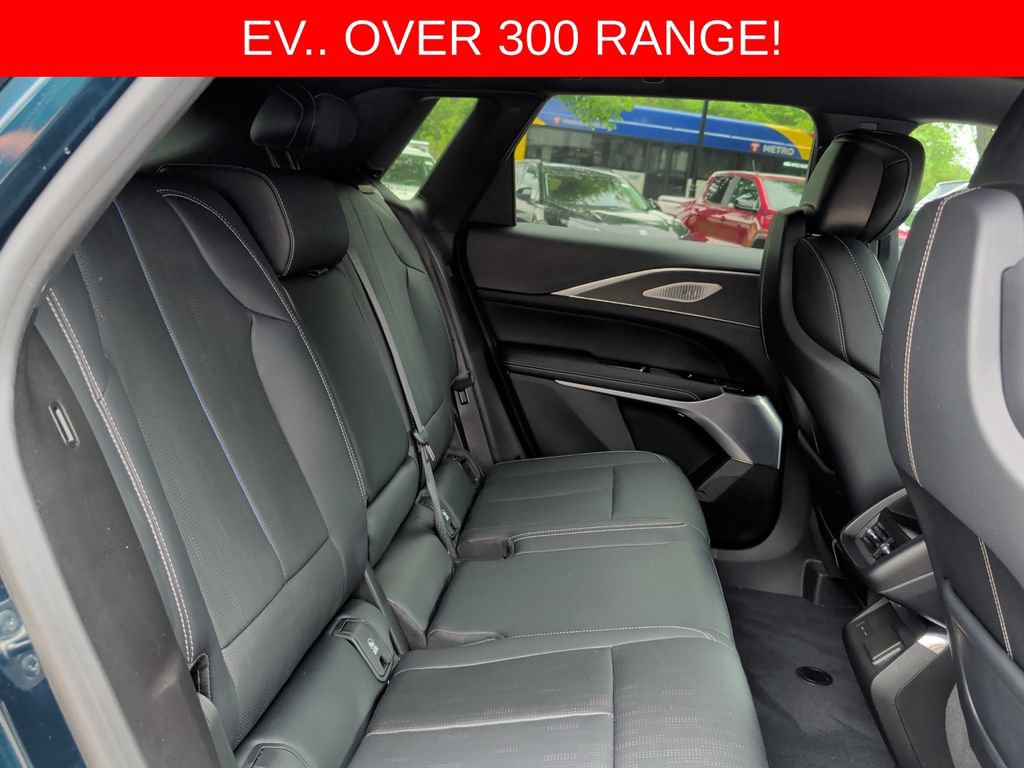 Used 2024 Cadillac Lyriq Luxury AWD/4WD image 35