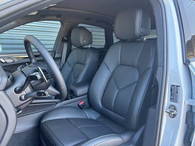 Used 2026 Porsche Macan AWD/4WD image 5