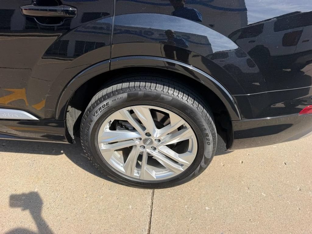 Used 2020 Audi Q7 3.0T Premium AWD/4WD image 6