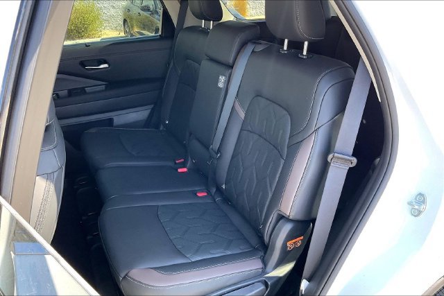 New 2026 Nissan Pathfinder Platinum AWD/4WD image 16