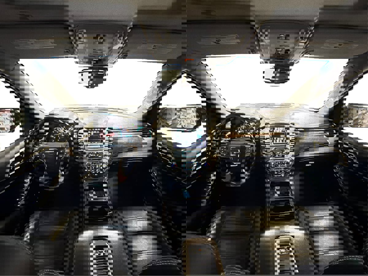 Used 2019 GMC Yukon XL Denali w/ Denali Ultimate Package AWD/4WD image 29