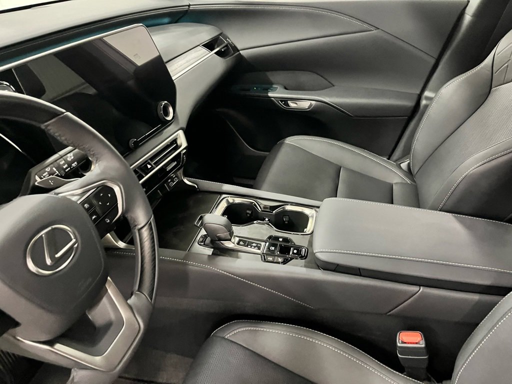 Used 2024 Lexus RX 350 w/ Technology Package image 17