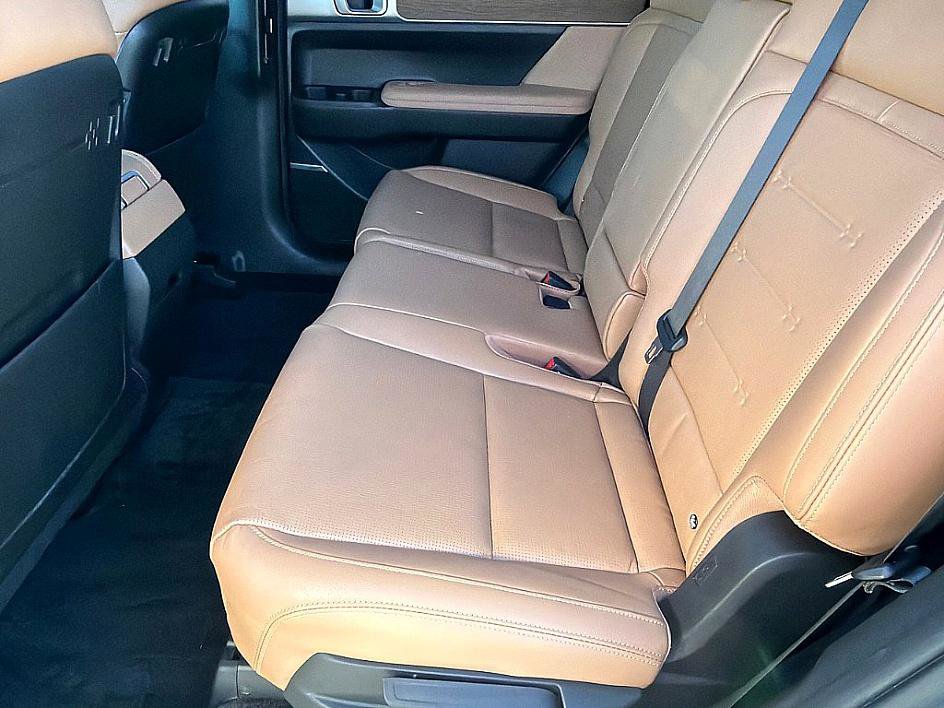 Used 2025 Hyundai Santa Fe Limited image 8