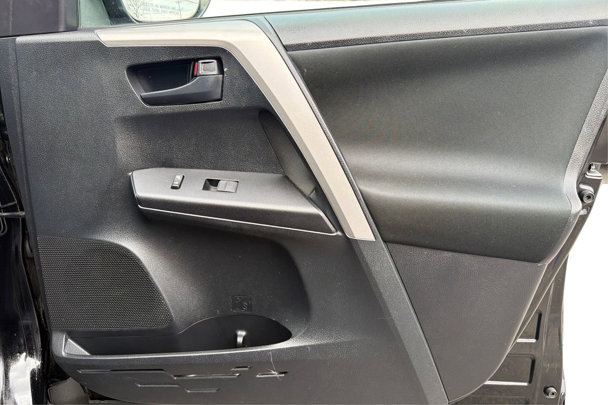 Used 2018 Toyota RAV4 LE w/ All Weather Liner Package image 20