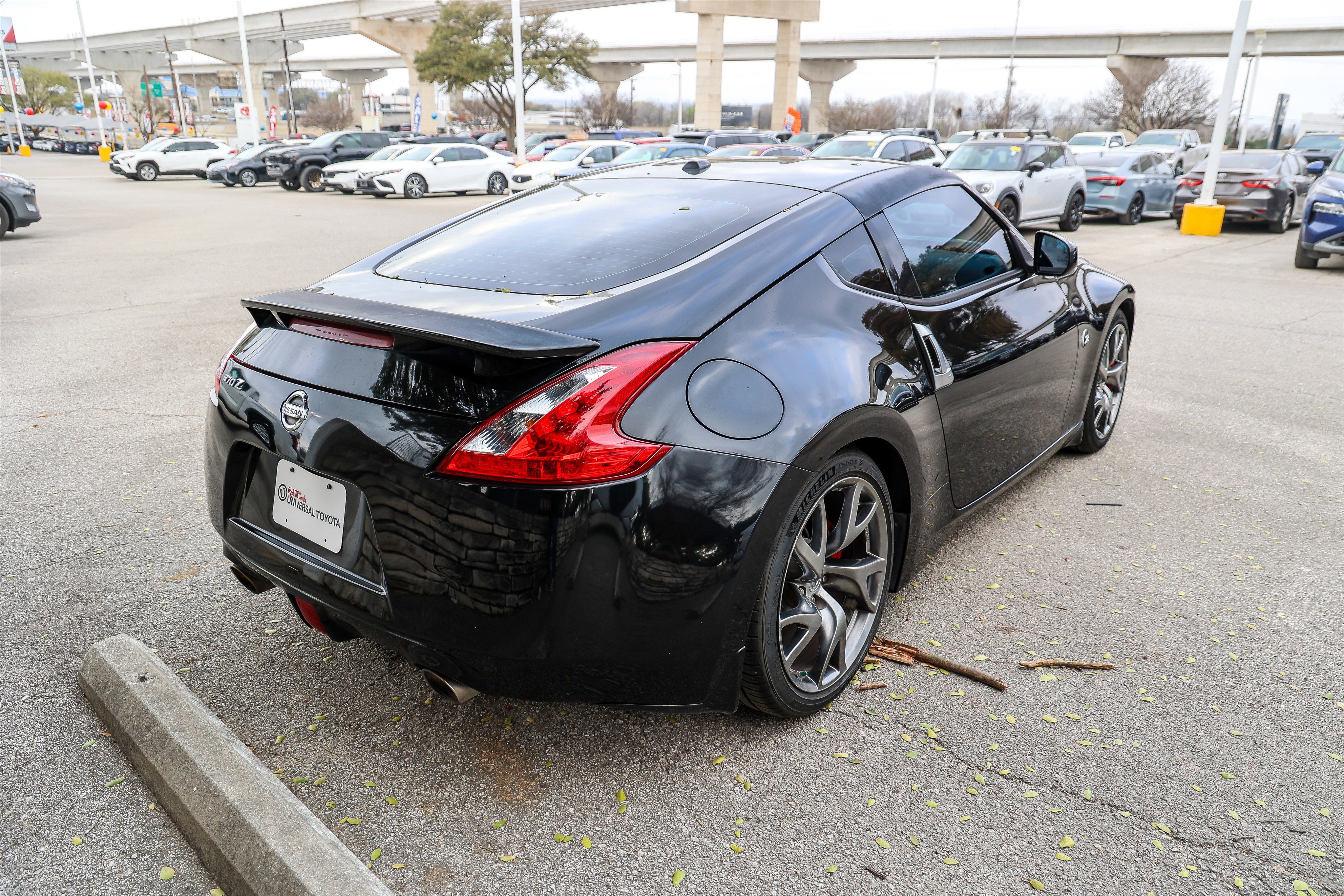 Used 2016 Nissan 370Z w/ Sport Package image 8