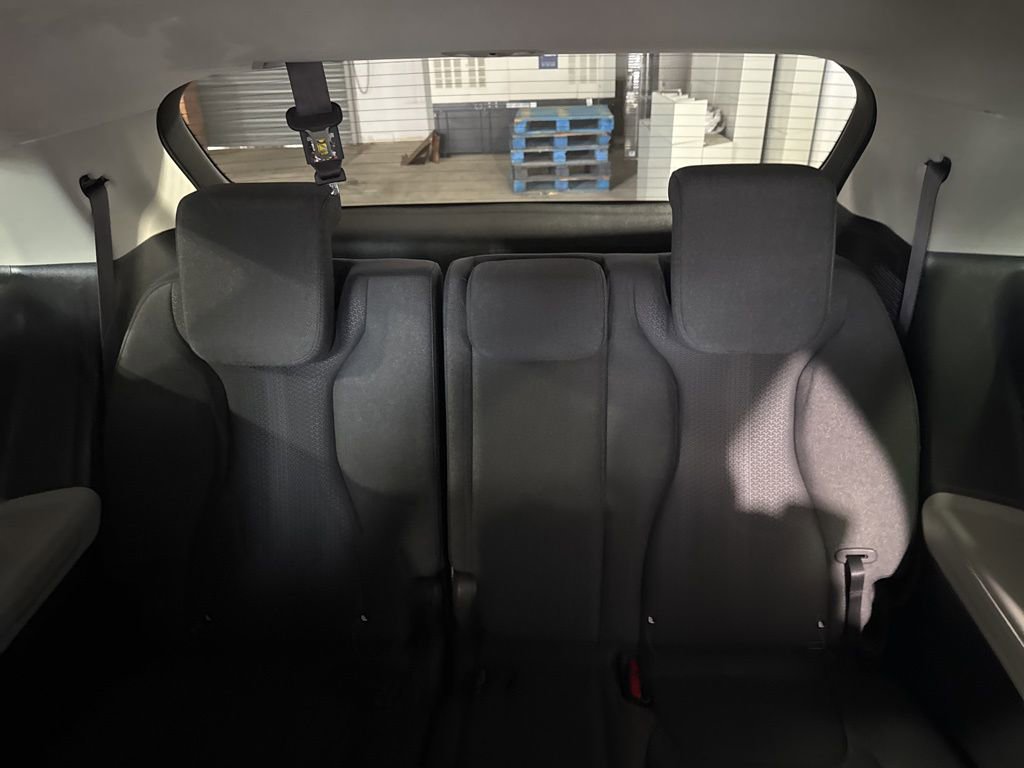 Used 2022 Kia Carnival LX image 22