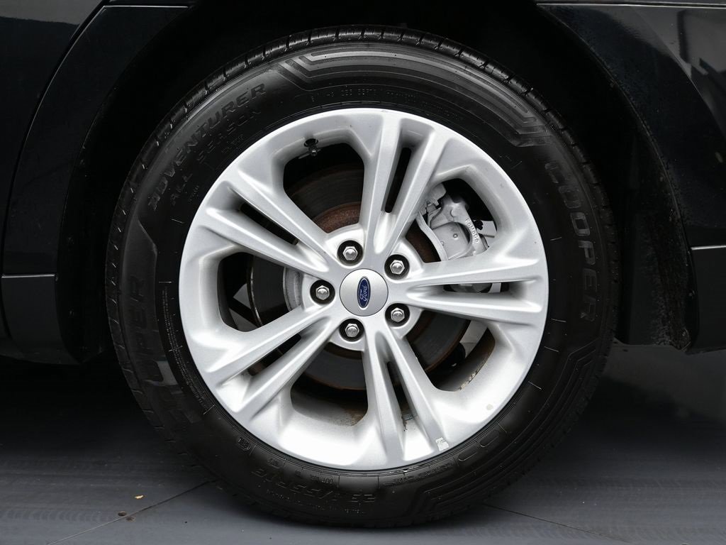 Used 2016 Ford Taurus SE image 10